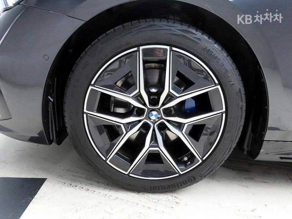 BMW Нов5 Серия(G60)520i Стандартен - 20