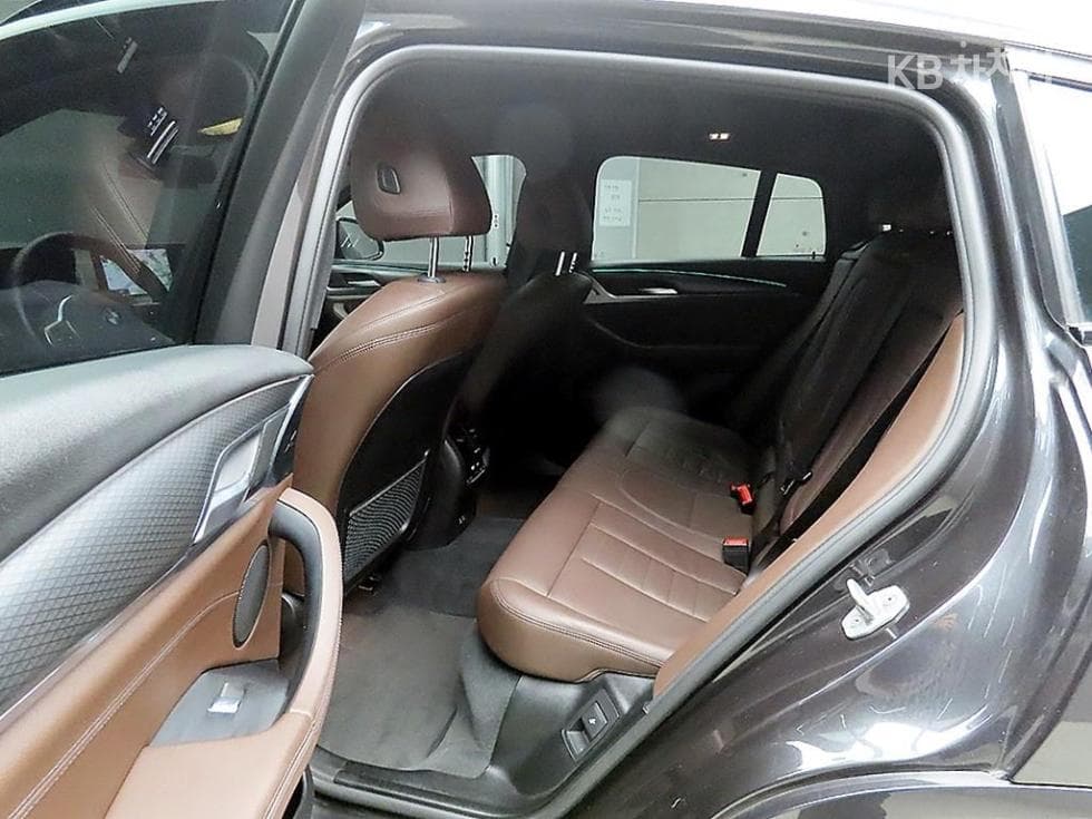 BMW New X4 (G02)xDrive 20i xLine - 6