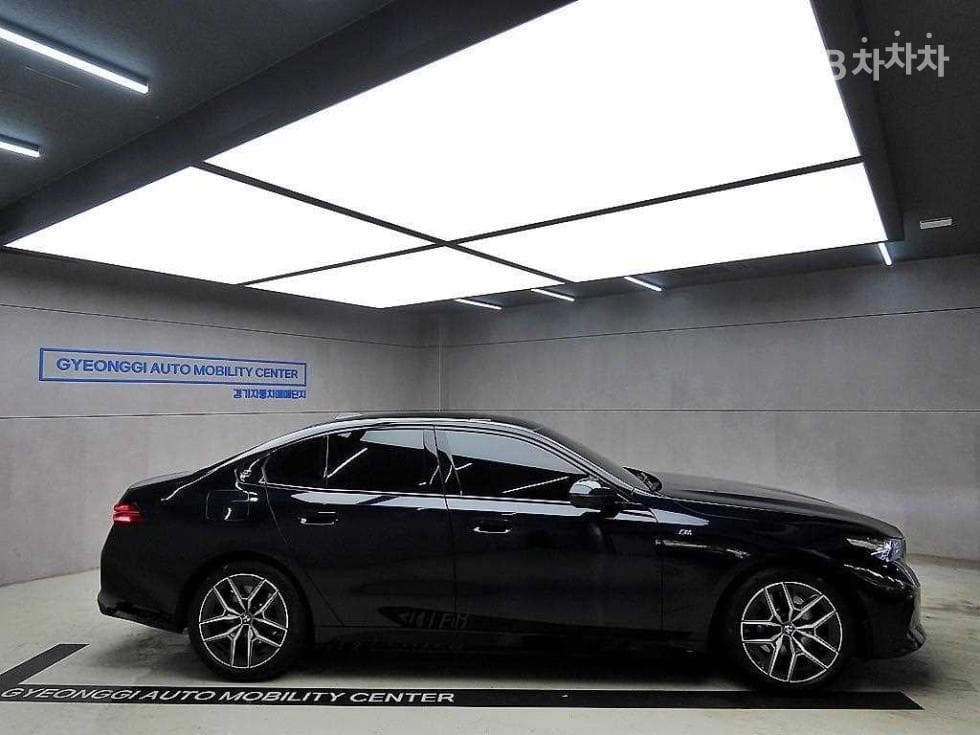 BMW New5 Series(G60)520i M Sport - 2