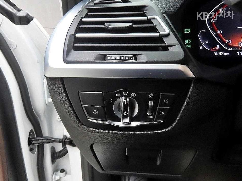 BMW New X4 (G02)xDrive 20i xLine - 12