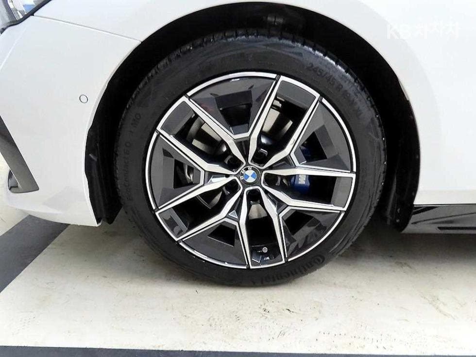 BMW Нов5 Серия(G60)520i M Sport - 20