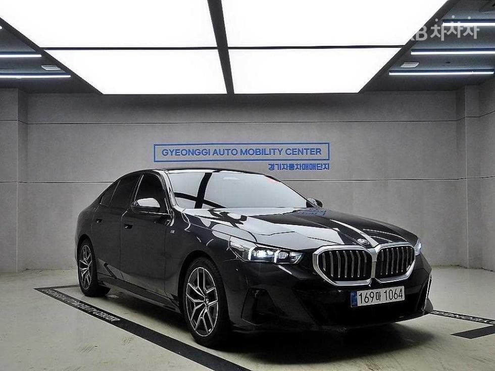 BMW New5 Series(G60) 520i Standard - Image 1