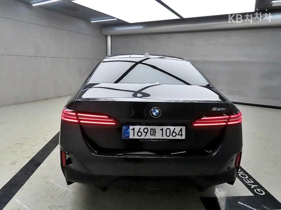 BMW New5 Series(G60)520i Standard - 3