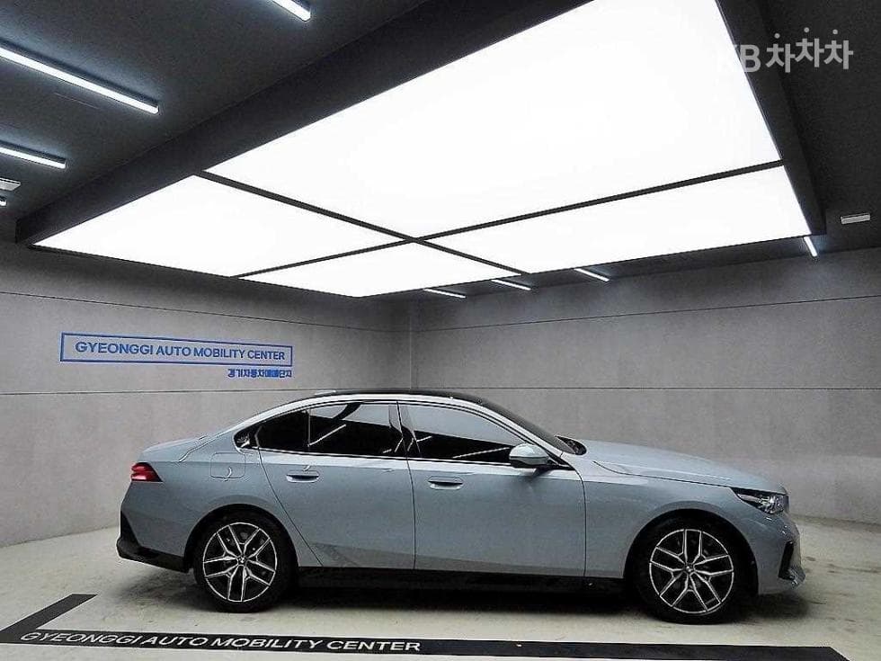 BMW New5 Series(G60)520i M Sport - 2