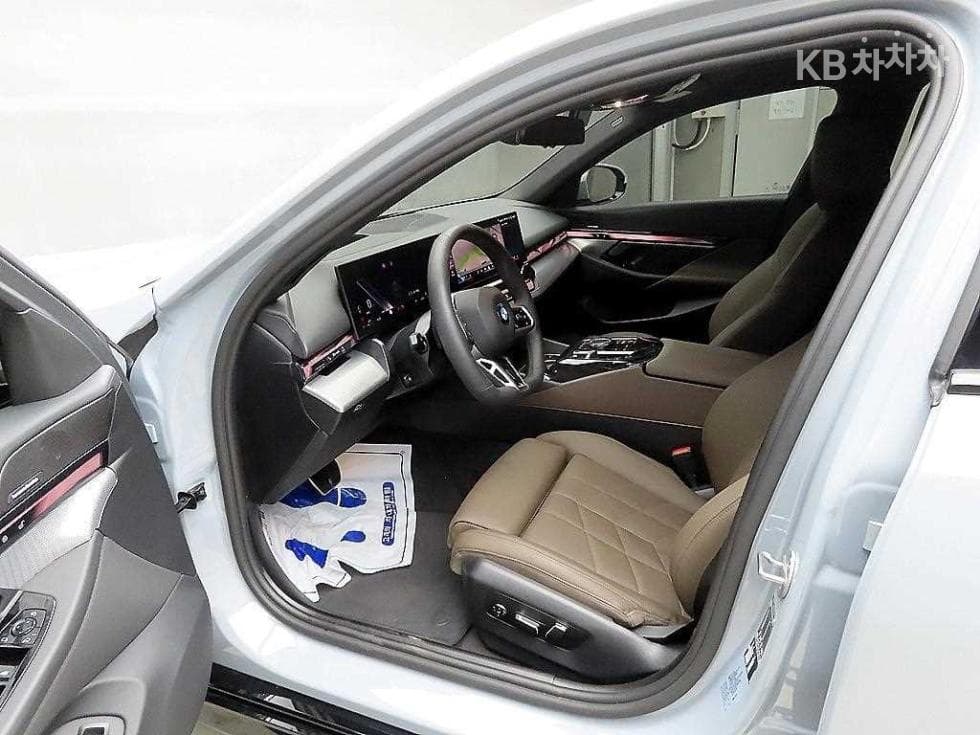 BMW New5 Series(G60)520i M Sport - 5