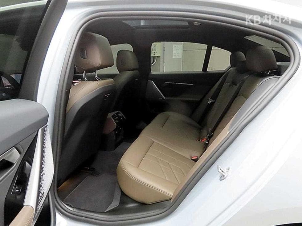 BMW New5 Series(G60)520i M Sport - 6