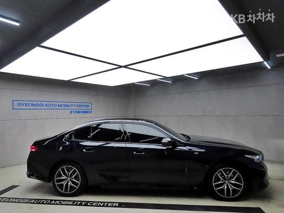 BMW New5 Series(G60)520i M Sport - 2