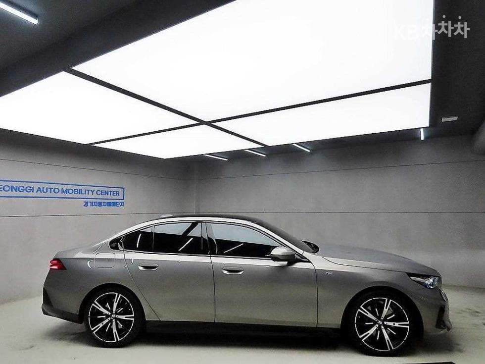 BMW New5 Series(G60)530i xDrive M Sport - 2