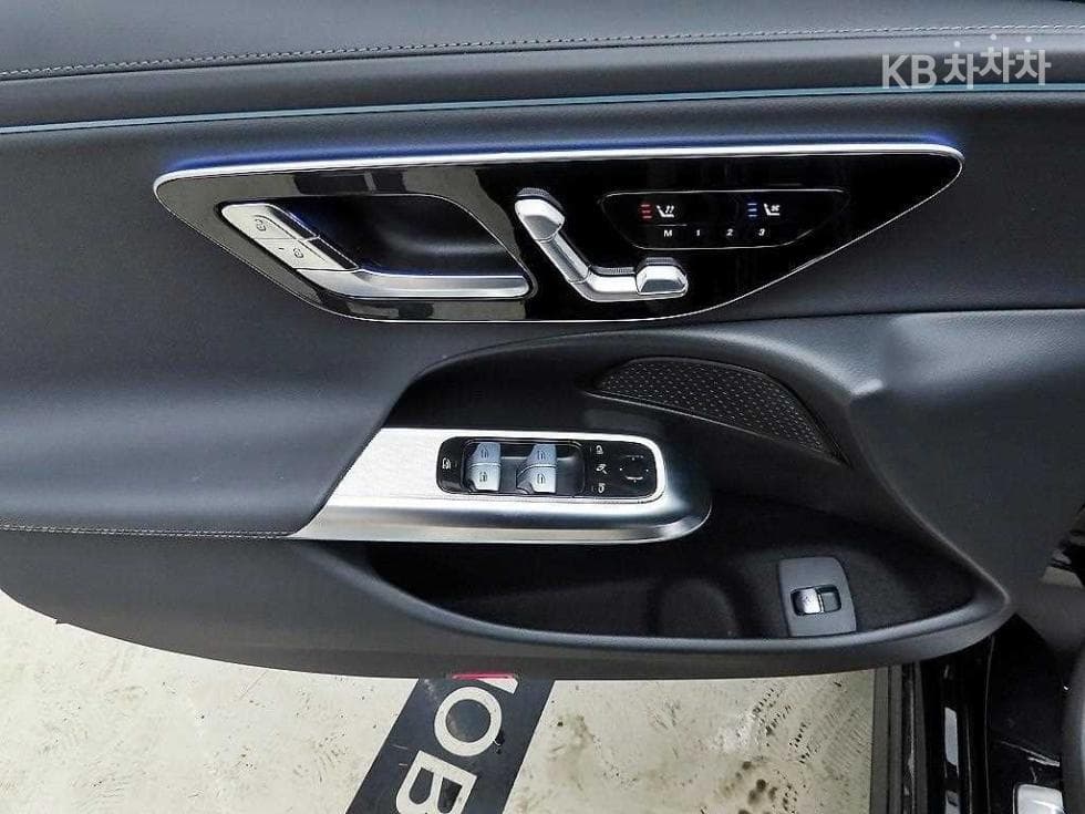 Mercedes-Benz E-클래스 (W214)E200 Avantgrade - 11