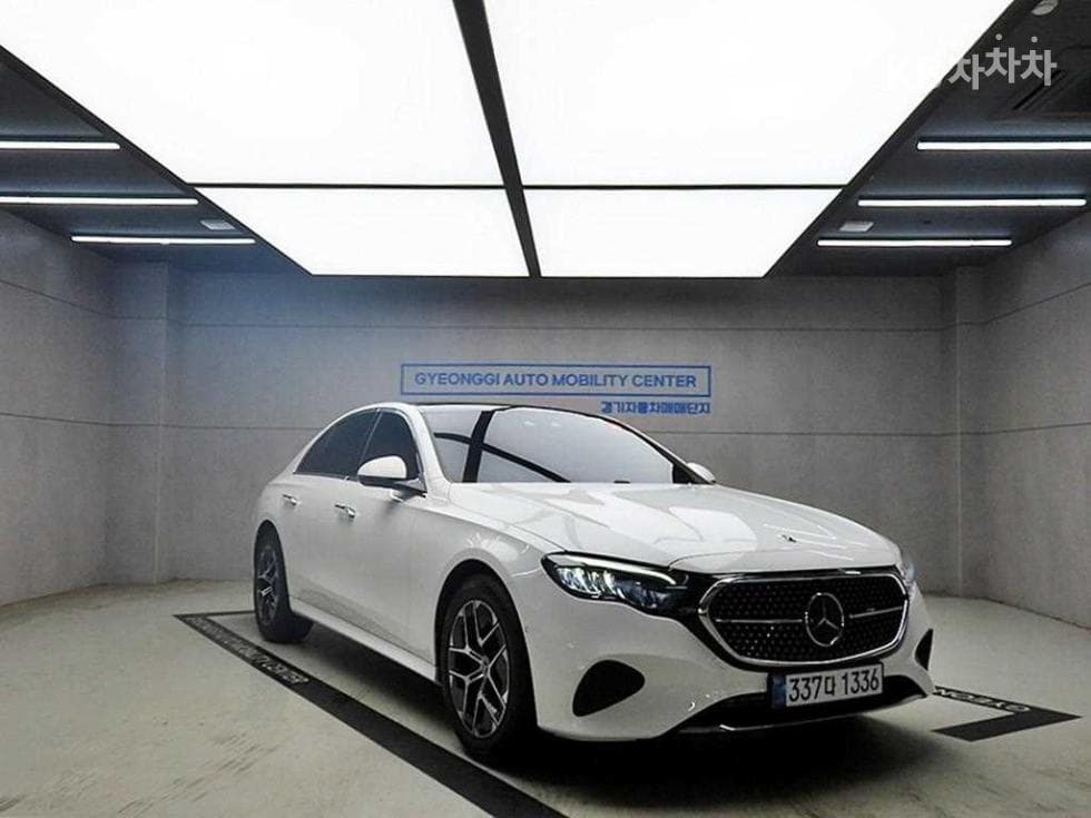 Mercedes-Benz E-클래스 (W214) E200 Avantgrade - Image 1
