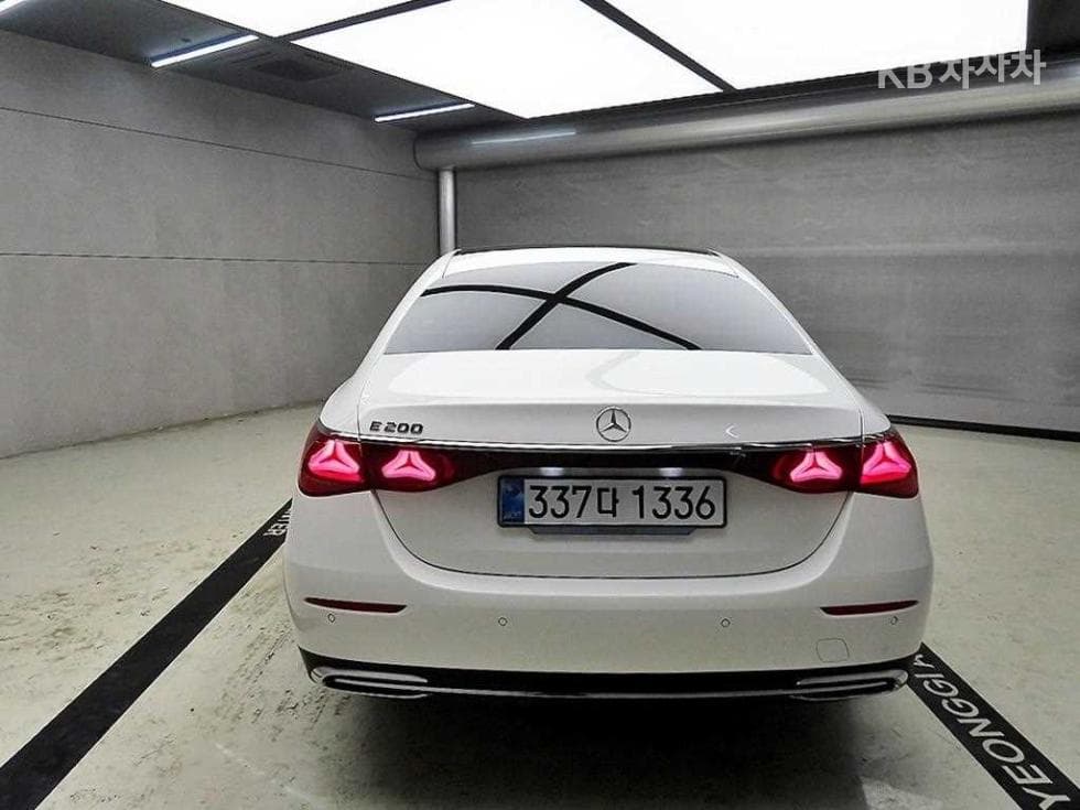 Mercedes-Benz E-클래스 (W214)E200 Avantgrade - 3