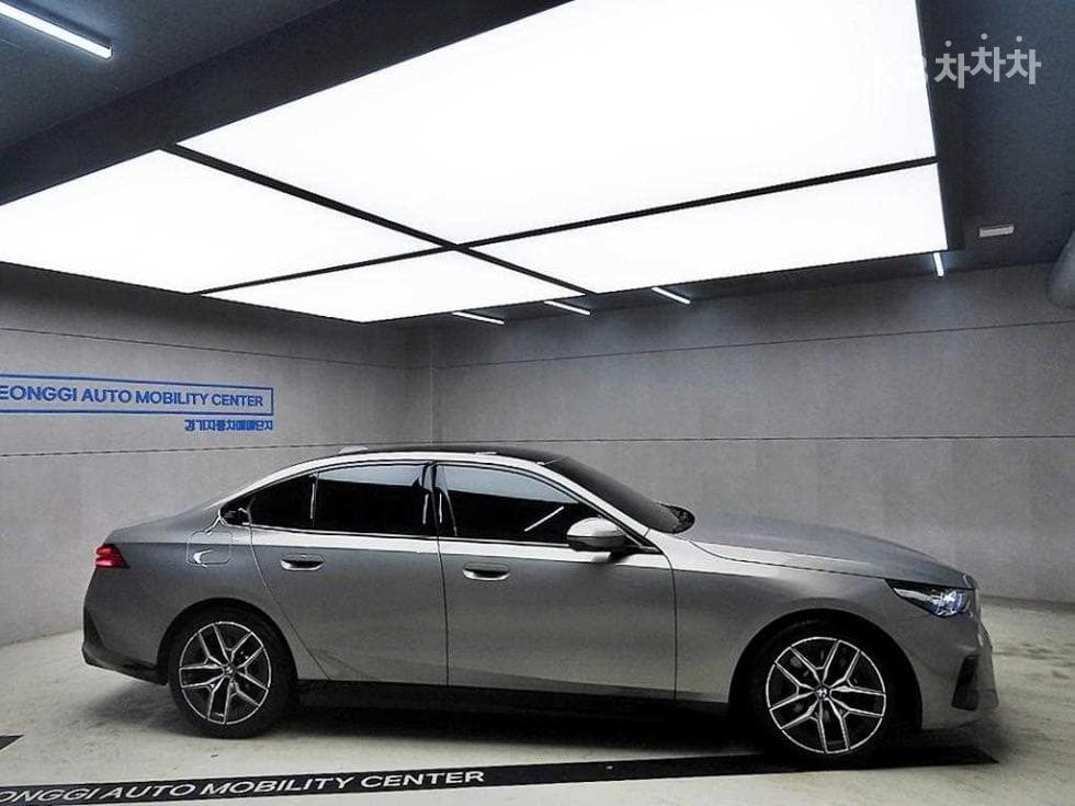 BMW New5 Series(G60)520i M Sport - 2