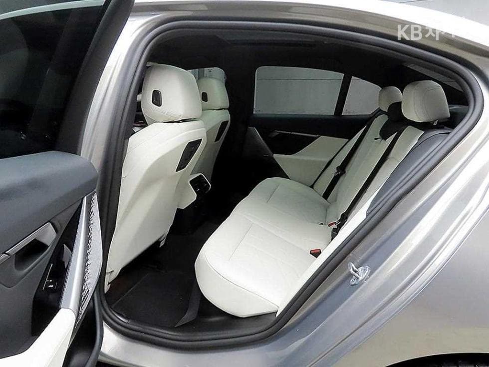BMW New5 Series(G60)520i M Sport - 6