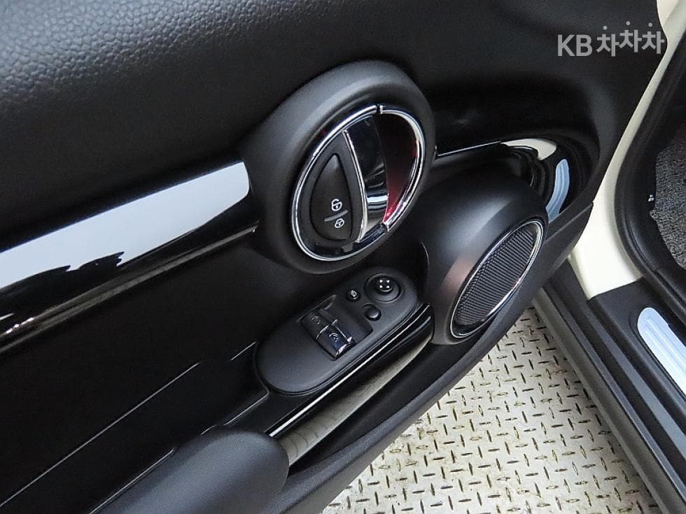 Mini Cooper 5-doorD 1.5 하이트림 - 13