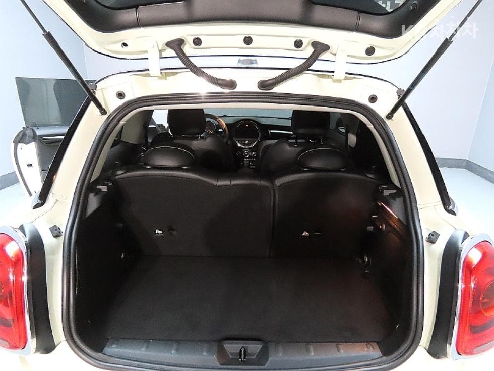 Mini Cooper 5-doorD 1.5 하이트림 - 19