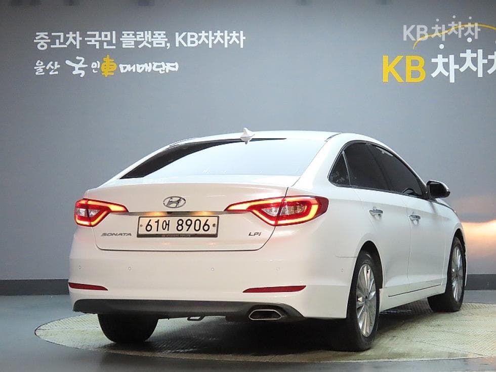 Hyundai Sonata LFLPI Modern Disabled-accessible - 2