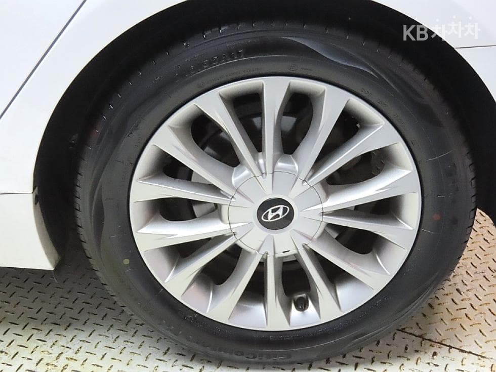 Hyundai Sonata LFLPI Modern Disabled-accessible - 20