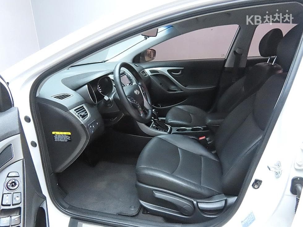 Hyundai The New (facelift) Avante (Elantra)1.6 GDi Modern Standard - 10