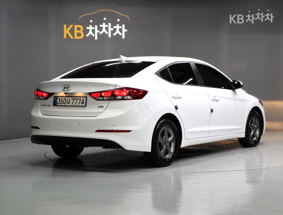 Hyundai Avante (Elantra)AD1.6 GDi Smart - 3