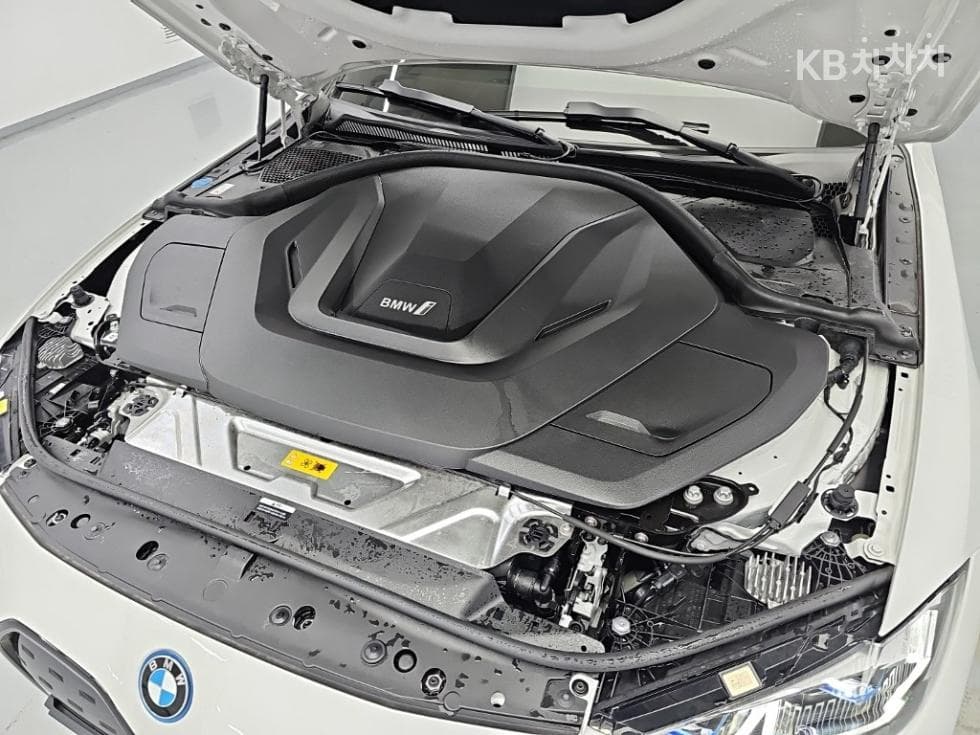 BMW i4eDrive40 M Sport Pro - 5