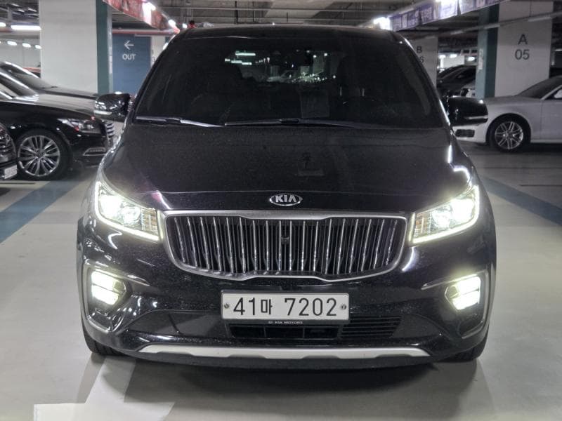 Kia The New (facelift) Carnival 9-seater 2.2 Diesel Noblesse Special (special feature/edition) - Image 1