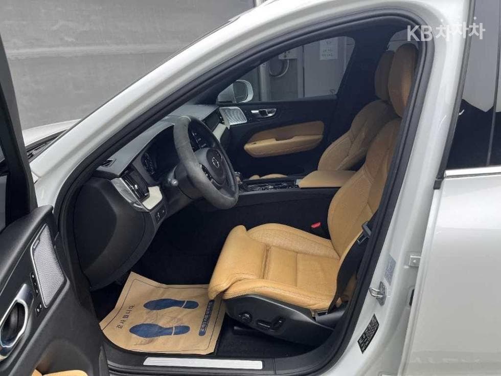 Volvo XC60T6 AWD 3.0 - 5