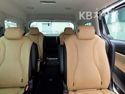 Kia Carnival 4th generationD2.2 9-seater Noblesse - 7