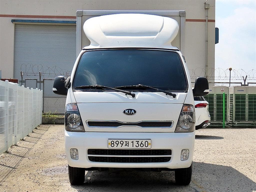 Kia The New (facelift) Bongo 3 (light truck) LPG 냉장Top (Cargo)차 1 Ton 하이 King Cab Extra Long L - Image 1