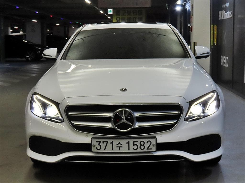 Mercedes-Benz E-Class (W213)E300 Avantgarde - 2
