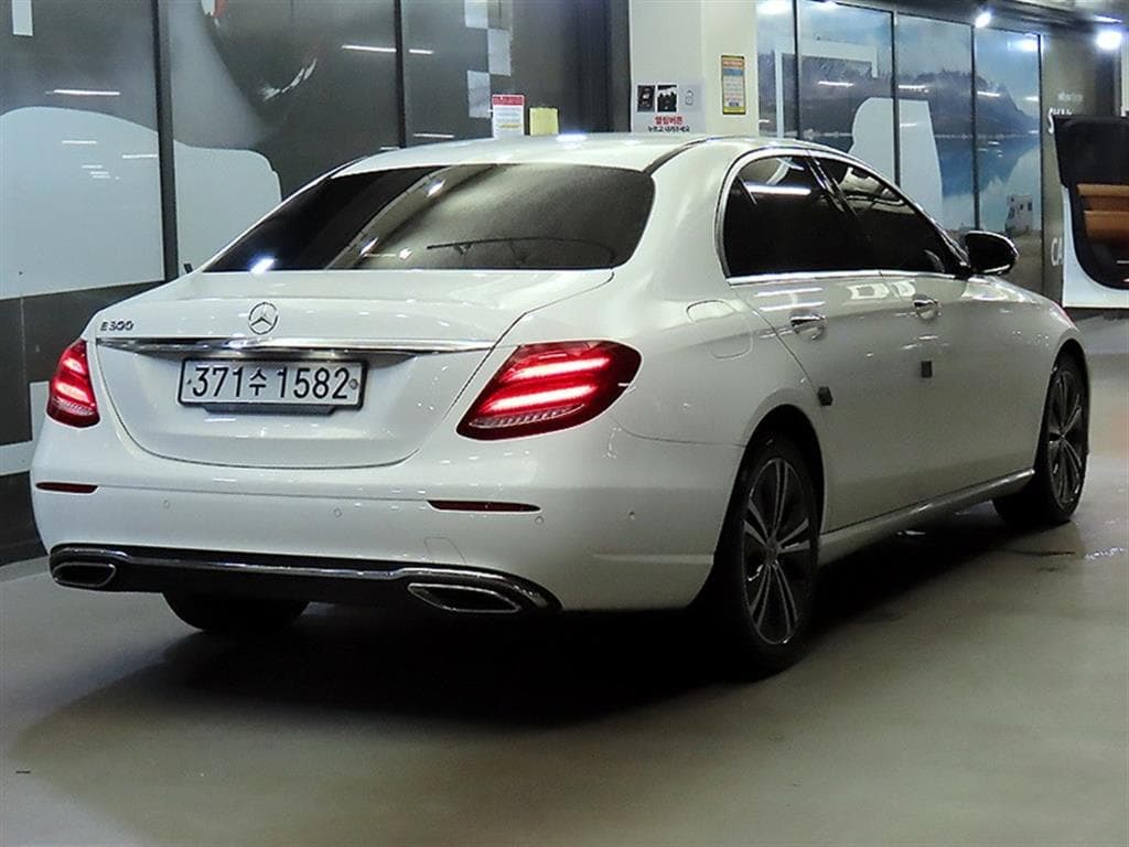 Mercedes-Benz E-Class (W213)E300 Avantgarde - 4