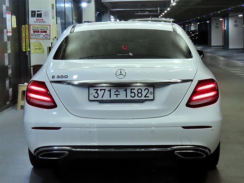 Mercedes-Benz E-Class (W213)E300 Avantgarde - 5