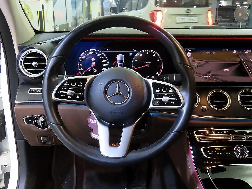 Mercedes-Benz E-Class (W213)E300 Avantgarde - 8