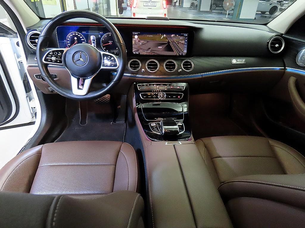 Mercedes-Benz E-Class (W213)E300 Avantgarde - 10
