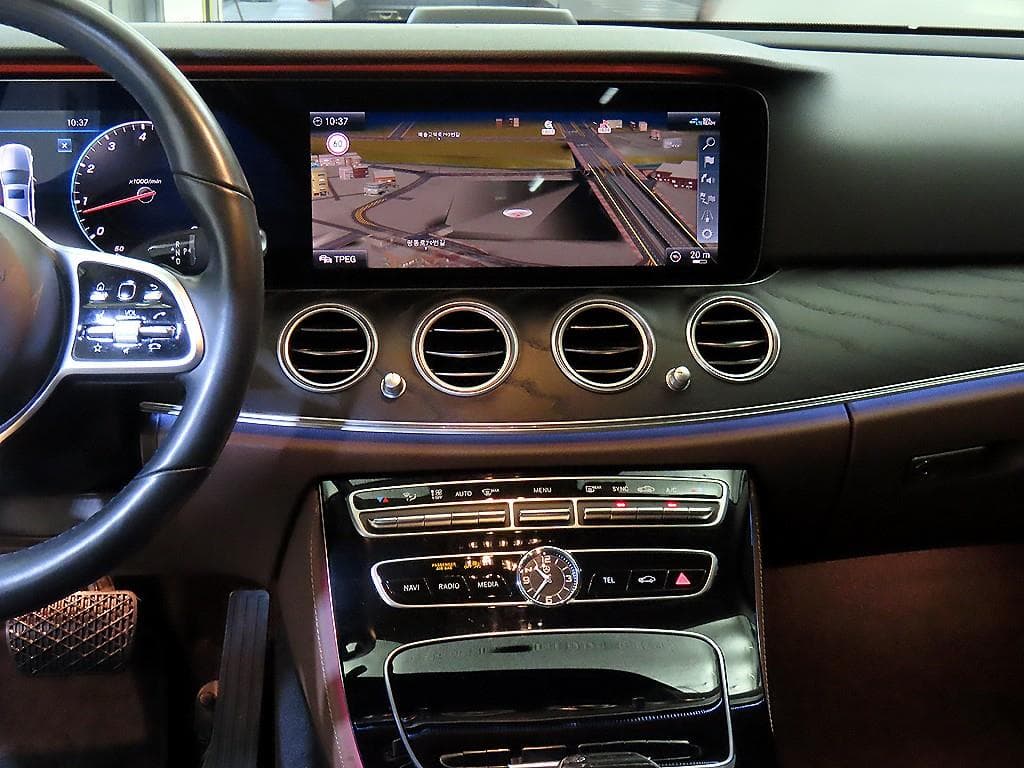 Mercedes-Benz E-Class (W213)E300 Avantgarde - 11
