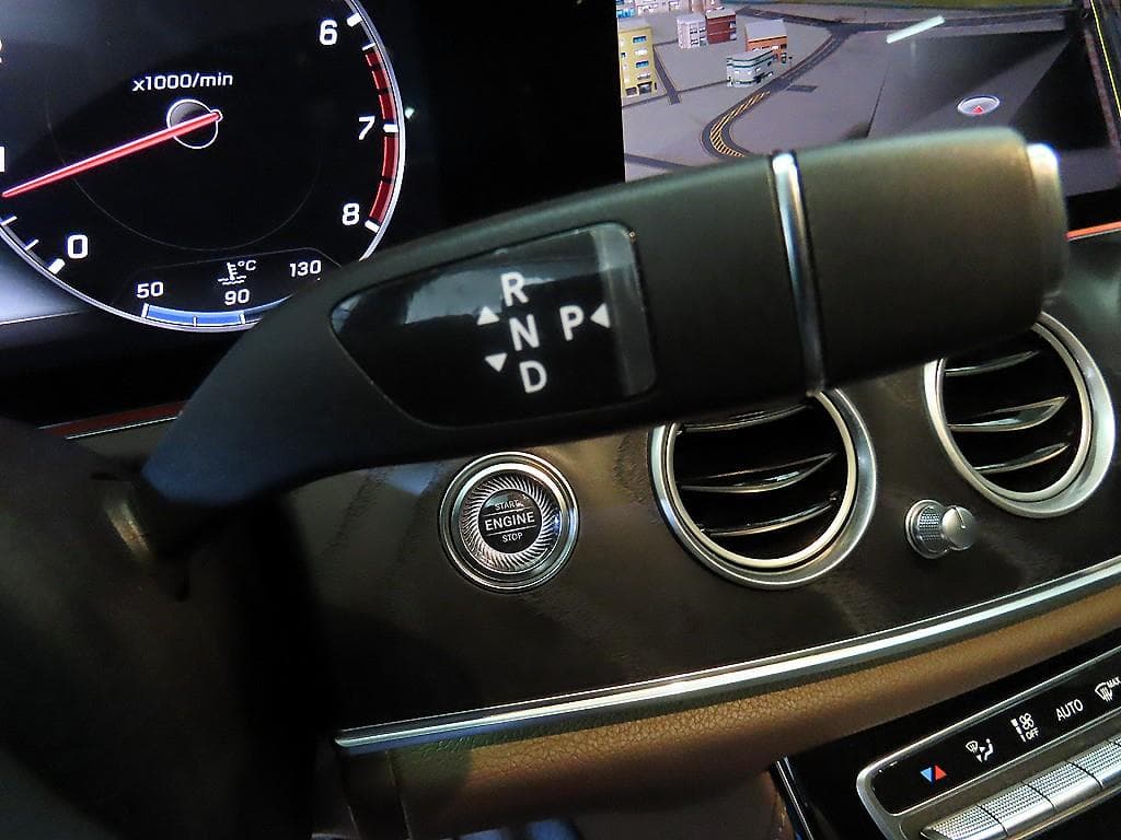 Mercedes-Benz E-Class (W213)E300 Avantgarde - 12