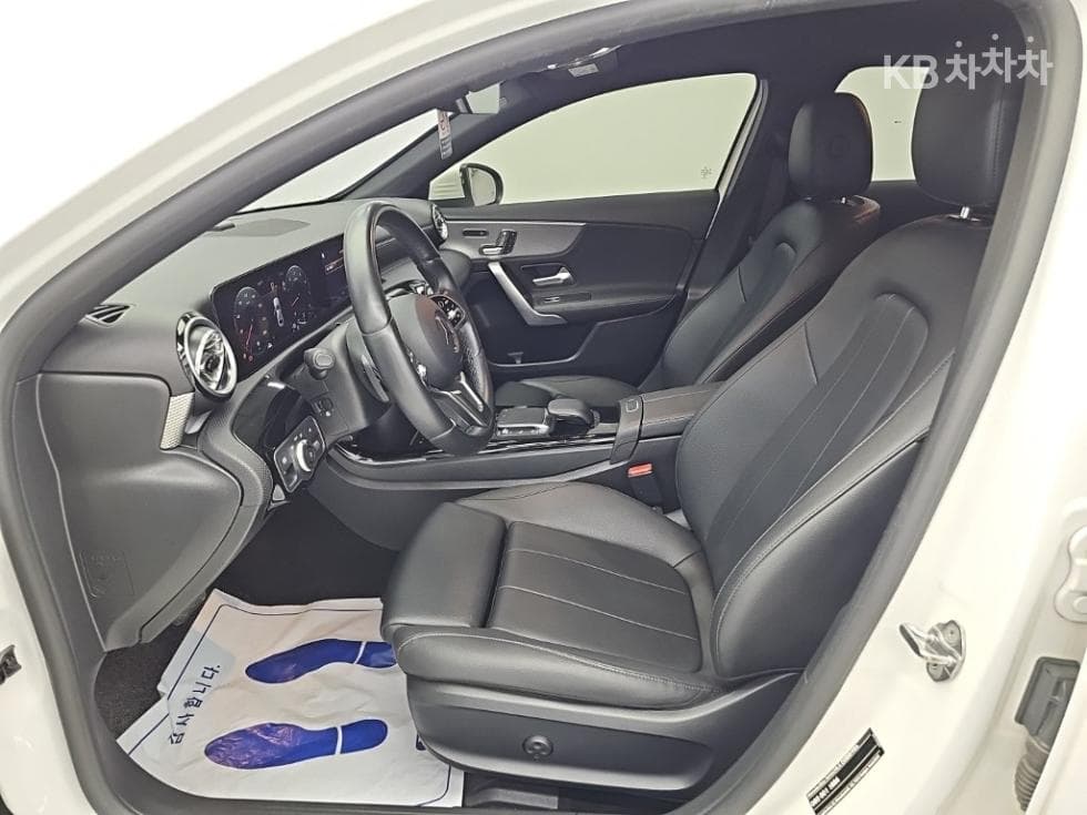 Mercedes-Benz A클래스(W177)A220 Sedan - - 11