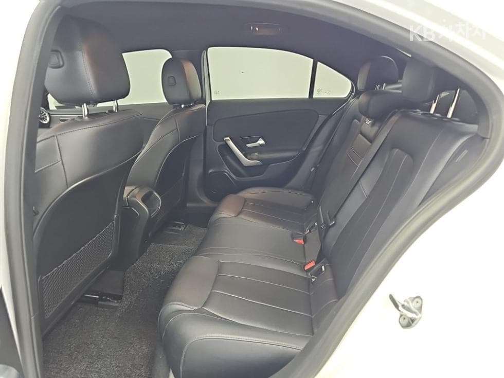 Mercedes-Benz A클래스(W177)A220 Sedan - - 12