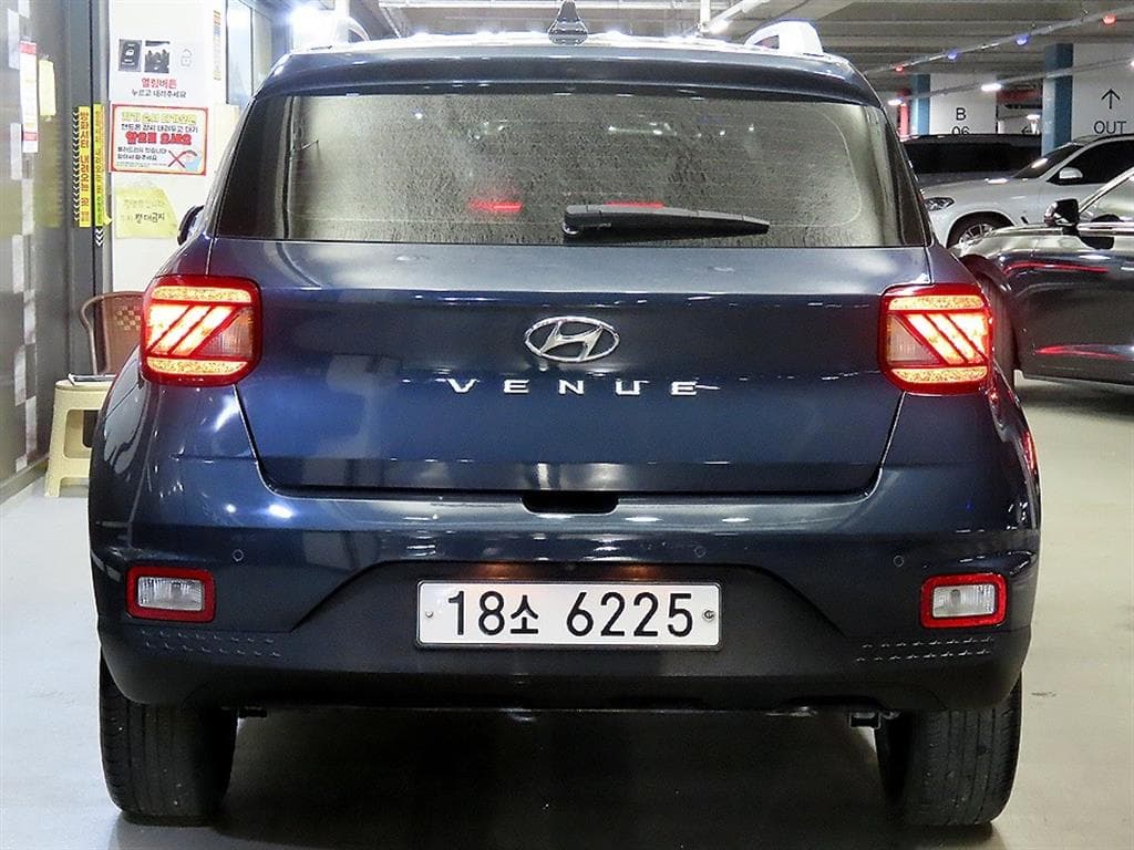 Hyundai VenueGasoline 1.6 FLUX - 5