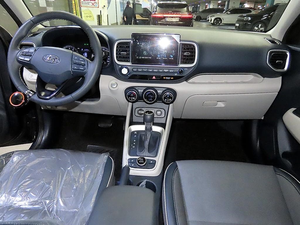 Hyundai VenueGasoline 1.6 FLUX - 10