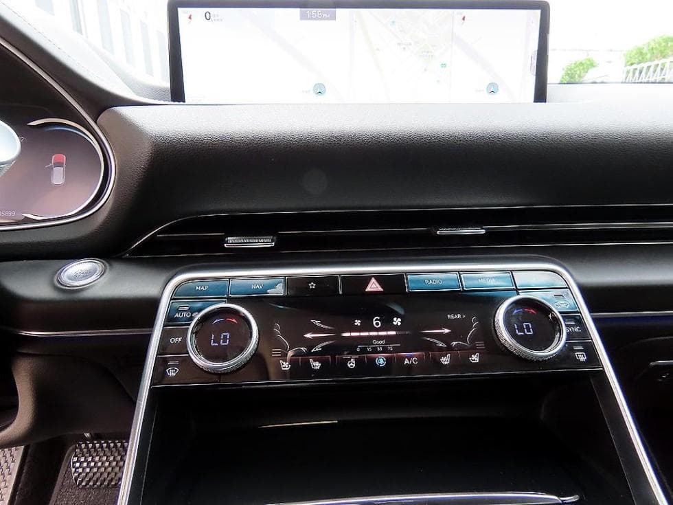Genesis GV802.5 Turbo Gasoline 2WD - 12