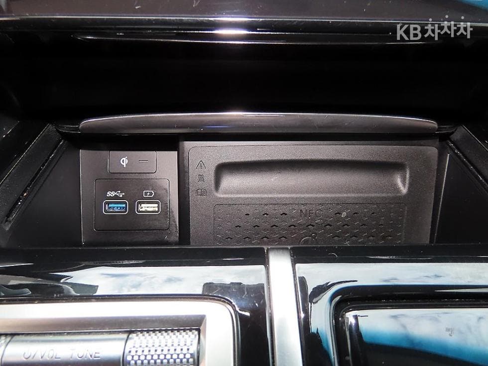 Genesis GV802.5 Turbo Gasoline 2WD - 14