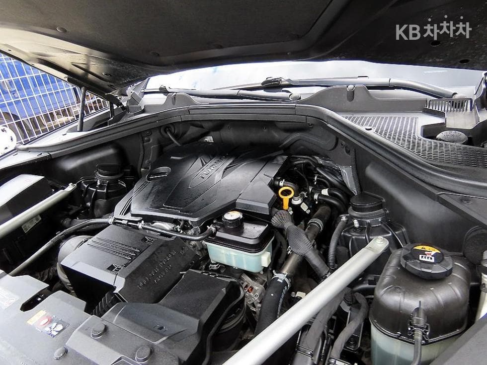 Genesis GV802.5 Turbo Gasoline 2WD - 19