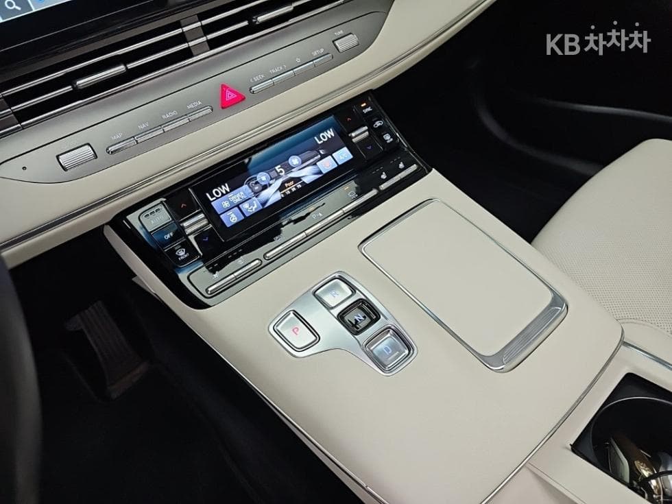 Hyundai The New (facelift) Grandeur (Azera) Hybrid2.4 Le Blanc - 8