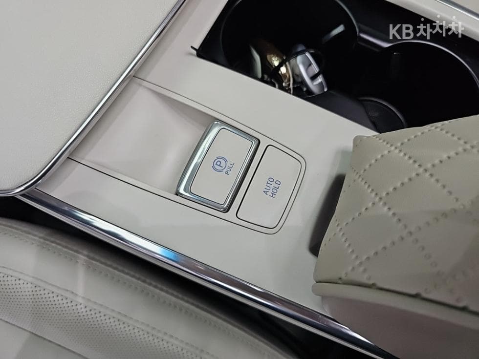 Hyundai The New (facelift) Grandeur (Azera) Hybrid2.4 Le Blanc - 17