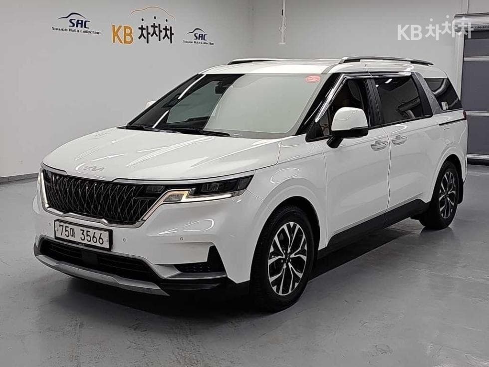 Kia Carnival 4th generation D2.2 11-seater Prestige - Image 1