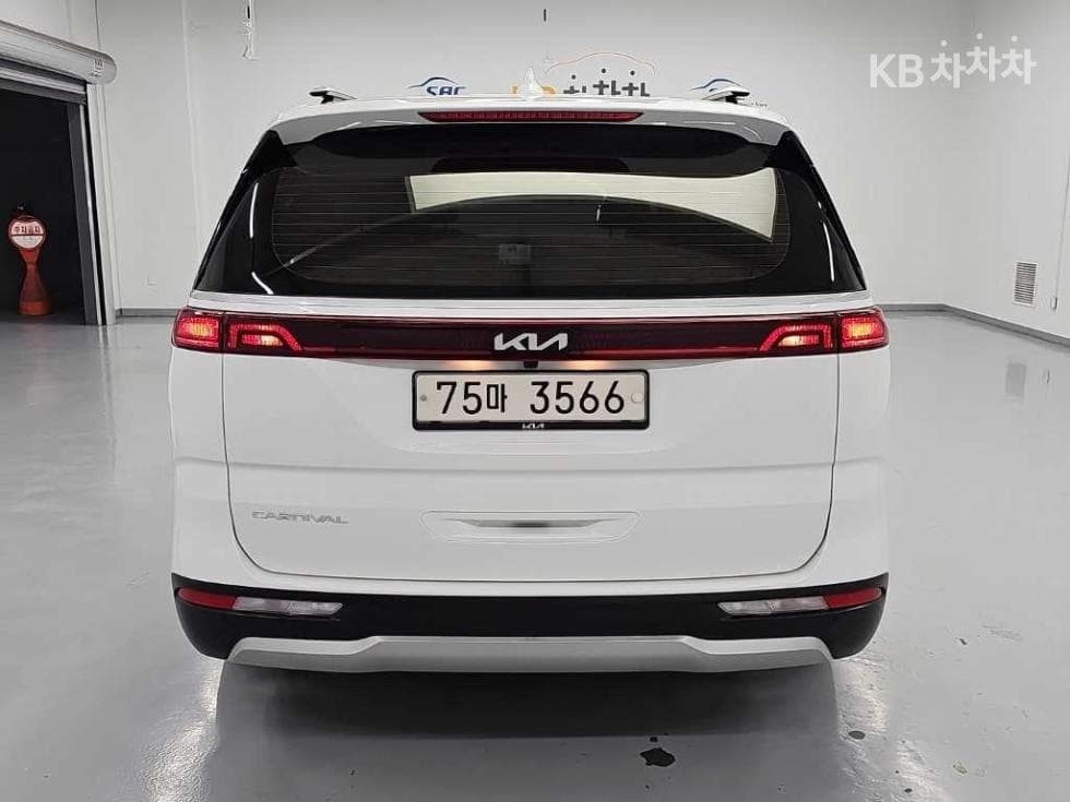 Kia Carnival 4th generationD2.2 11-seater Prestige - 3