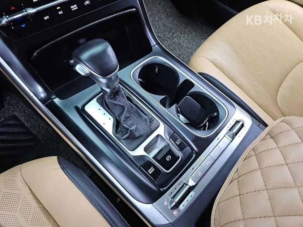 Kia Carnival 4th generationD2.2 11-seater Prestige - 8