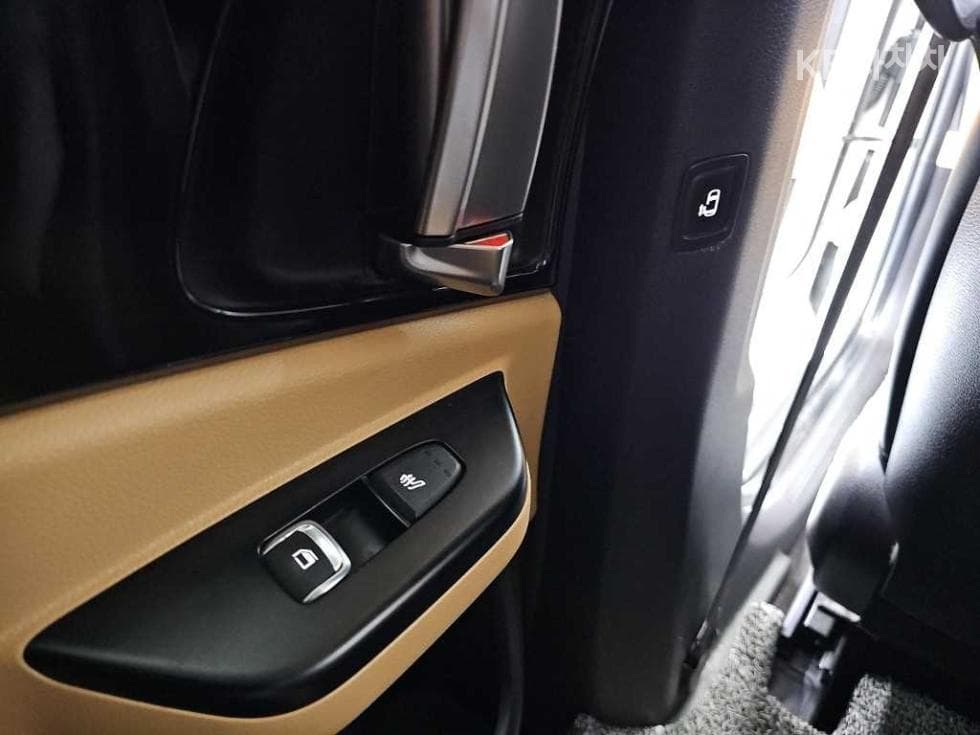 Kia Carnival 4th generationD2.2 11-seater Prestige - 14