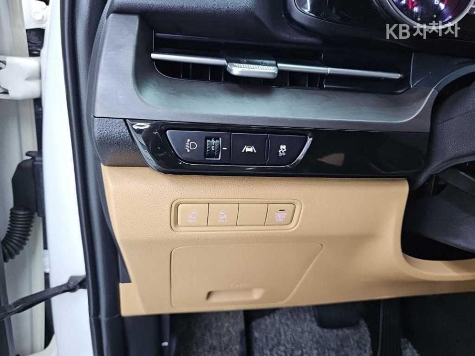 Kia Carnival 4th generationD2.2 11-seater Prestige - 19