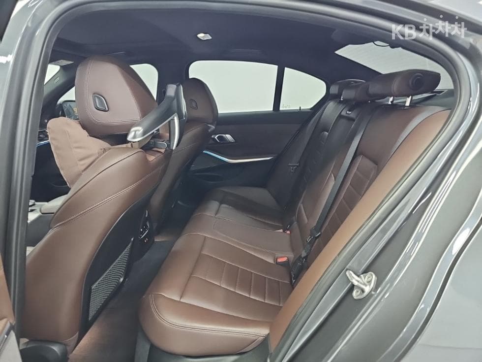 BMW 3 Series (G20)330e M Sport - 12